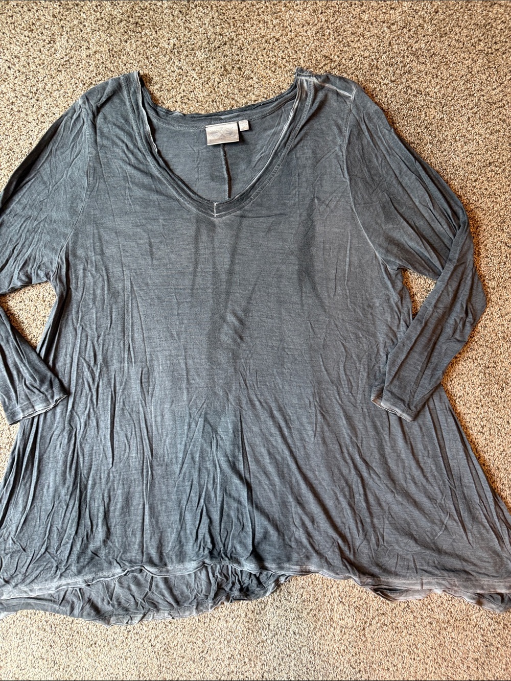 Dantelle | Soft V-Neck Long-Sleeve Women's Top - Slate Gray